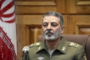 قائد الجيش الإيراني يتهم جميع أعداء إيران: "نحتفظ بحق الانتقام"