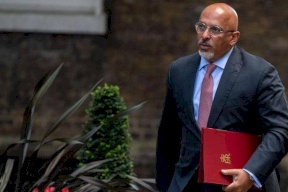 بريطانيا.. وزير من أصل عراقي مسؤول عن توزيع لقاح كورونا