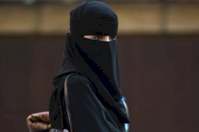 هل يغني النقاب عن الكمامة؟ طبيبة تجيب