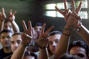 سجون الاحتلال.. إصابة 3 أسرى جدد بالسرطان وتعافي مصابي كورونا