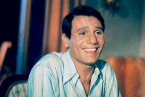 صورة نادرة لـ عبد الحليم حافظ وهو يبكي لهذا السبب