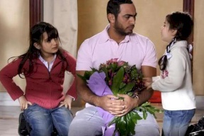 طفلتا فيلم (عمر وسلمى) تتألقان بمهرجان القاهرة ..شاهد كيف أصبحن