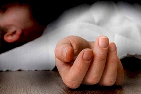 أم تتحول لوحش بشري تقتل توأميها خنقاً وتلقيهما بالقمامة