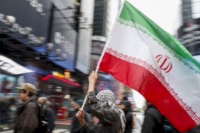 طهران تفرض عقوبات على السفير الأمريكي في اليمن