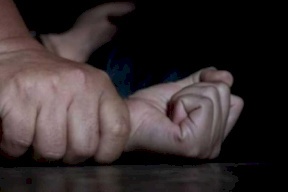 اغتصبها 20 مرة "في عشة الفراخ".. عجوز تقدم حفيدتها "المعاقة" لزوجها