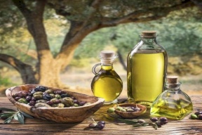 زيت زيتون محتل.. من المستوطنة إلى أبو ظبي