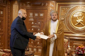 صور: الرجوب يُسلم رسالة خطية من الرئيس إلى سلطان عُمان