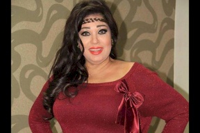 فيديو: بفستان مكشوف ووصلة رقص.. أول فيديو لفيفي عبده بعد مرضها
