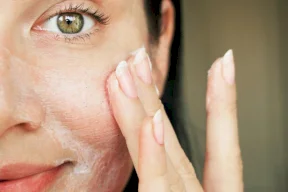 مستحضرات العناية بالبشرة تفقد الكثير من فعاليتها بعد الـ11 مساء