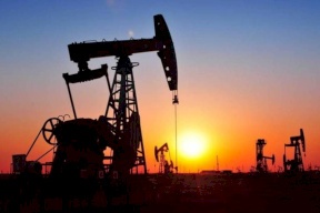 أسعار النفط تفقد أغلب مكاسبها الصباحية