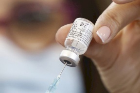 فتوى تنهي جدل "تحريم" استخدام مشتقات الخنزير لإنتاج لقاح كورونا