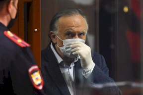 قتل طالبته وقطّع جثتها.. حكم صادم على سفاح روسي مشهور