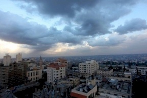 حالة الطقس: ارتفاعات على الحرارة والأجواء غائمة وجافة