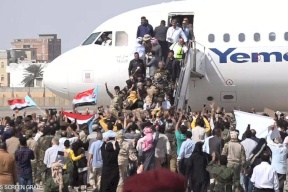 صور: قتلى وجرحى بانفجار في مطار عدن لحظة وصول الحكومة الجديدة