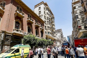 مصر.. مصرع فتاة سقطت من الطابق السابع وخطيبها يحلق بها