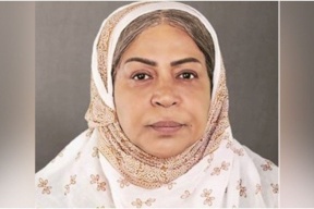 الفنانة فخرية خميس تجري عملية جراحية وتزيل الثديين بالكامل