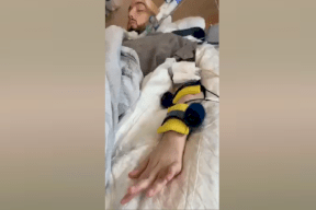 فيديو جديد لـ "الأمير السعودي النائم" يستجيب لتوجيهات الطبيب