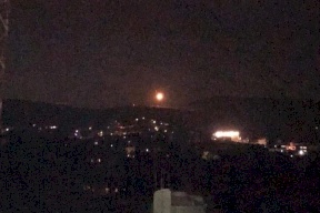الجيش الإسرائيلي يطلق قنابل مضيئة عند الحدود اللبنانية