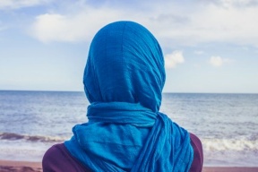 رد صادم من إعلامية مصرية لمتابعة لها طالبتها بلبس الحجاب!