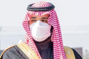 كمامة ولي عهد السعودية تثير تفاعلا.. إليكم سعرها