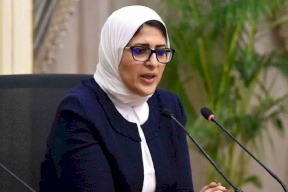 شاهد:وزيرة الصحة المصرية تخالف إجراءات كورونا وتظهر وسط حشد في حفل زفاف