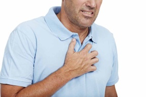 لهذه الأسباب لا تتجاهل ألم الصدر على الجانب الأيسر