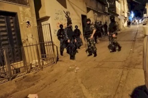 مخيم بلاطة.. الشرطة تقبض على مشتبه بقضايا إطلاق نار