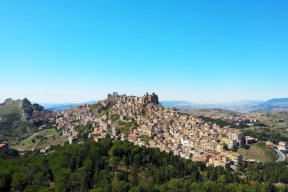 منازل في إيطاليا أرخص من فنجان قهوة