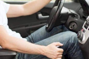 رجل عنيد.. يحصل على الرخصة بعد 158 محاولة