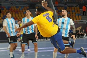 شاهد.. اللاعب البدين يبهر مواقع التواصل برشاقته وأهدافه الأربعة