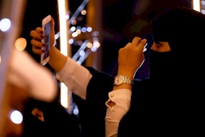 سعودي يطلب اقتراض مبلغ من زوجته للزواج عليها!