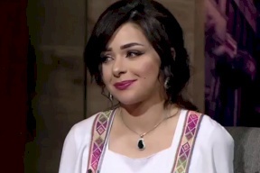 فنانة فلسطينية تذبح عجلا احتفالاً بطلاقها