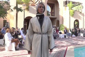 فيديو: عارضات أزياء سعوديات حول حوض للسباحة