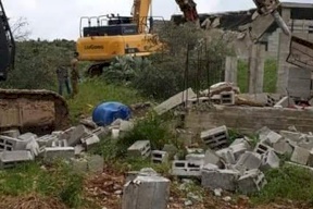 صور- الاحتلال يهدم غرفاً زراعية قرب ترقوميا 