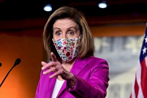 اعتقال امرأة أرادت إطلاق النار على بيلوسي