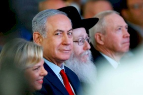 "معاريف": إسرائيل غارقة بشدة في الفساد! 