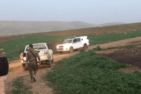 بعد يوم عصيب .. الاحتلال يُعيد اقتحام خربة حمصة بالأغوار (صور) 
