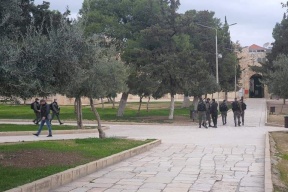 صور- جنود مسلحين يحولون الأقصى لثكنة عسكرية
