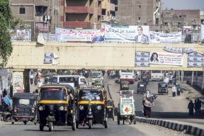 غضب في مصر.. شاب يصور نفسه عاريا في الشارع.. وعائلته تُبرر!