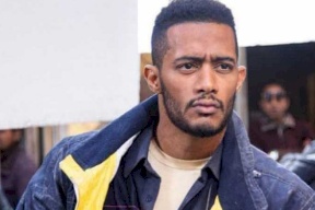 ما حقيقة طرد محمد رمضان من عزاء الفنان الراحل عزت العلايلي؟