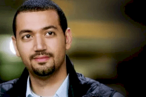 أول ظهور لوالدة الداعية معز مسعود في حفل زفافه.. غير محجبة وهذا ما ارتدته! (صورة)