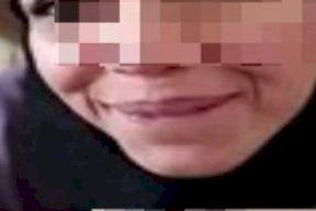 فيديو فاضح لأم طفلين في مول تجاري يثير ضجة لا تنتهي.. صورها دون علمها!