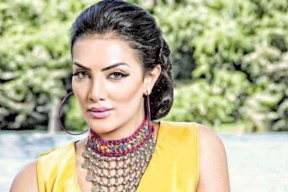 الكشف عن تفاصيل حالة الفنانة فرغلي بعد استئصال عظام من صدرها لتجميل أنفها