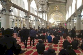 رغم تضيقات الاحتلال.. المصلون يتوافدون إلى الأقصى لأداء الجمعة