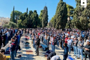 15 ألف مصل يؤدون "الجمعة" في رحاب الأقصى