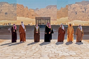 رغم المصالحة.. هجوم حاد من مستشار ملك البحرين على قطر!