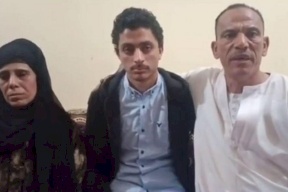 فيديو| شاب مصري يعود لأهله بعد 21 عاما من الغياب