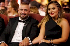شاهد ما فعلته زوجة أحمد السقا ولم يمض أسبوعين على وفاة والدها! (فيديو)
