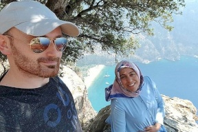 التقط سيلفي معها ثم رماها من قمة الجبل وهي حامل.. زوج يقتل زوجته لسبب صادم!
