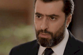 باسم ياخور يستفسر عن سعر حمّالة صدر في الشارع.. ويُسبب ضجة (فيديو)